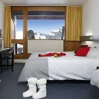Отель Les 2 Alpes L'oree Des Pistes 3*