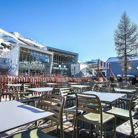 Hotel Les 2 Alpes L'oree Des Pistes 3*